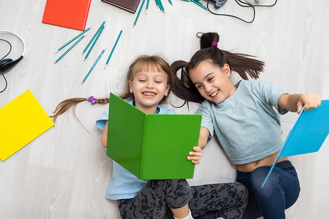 File picture: girls reading together 